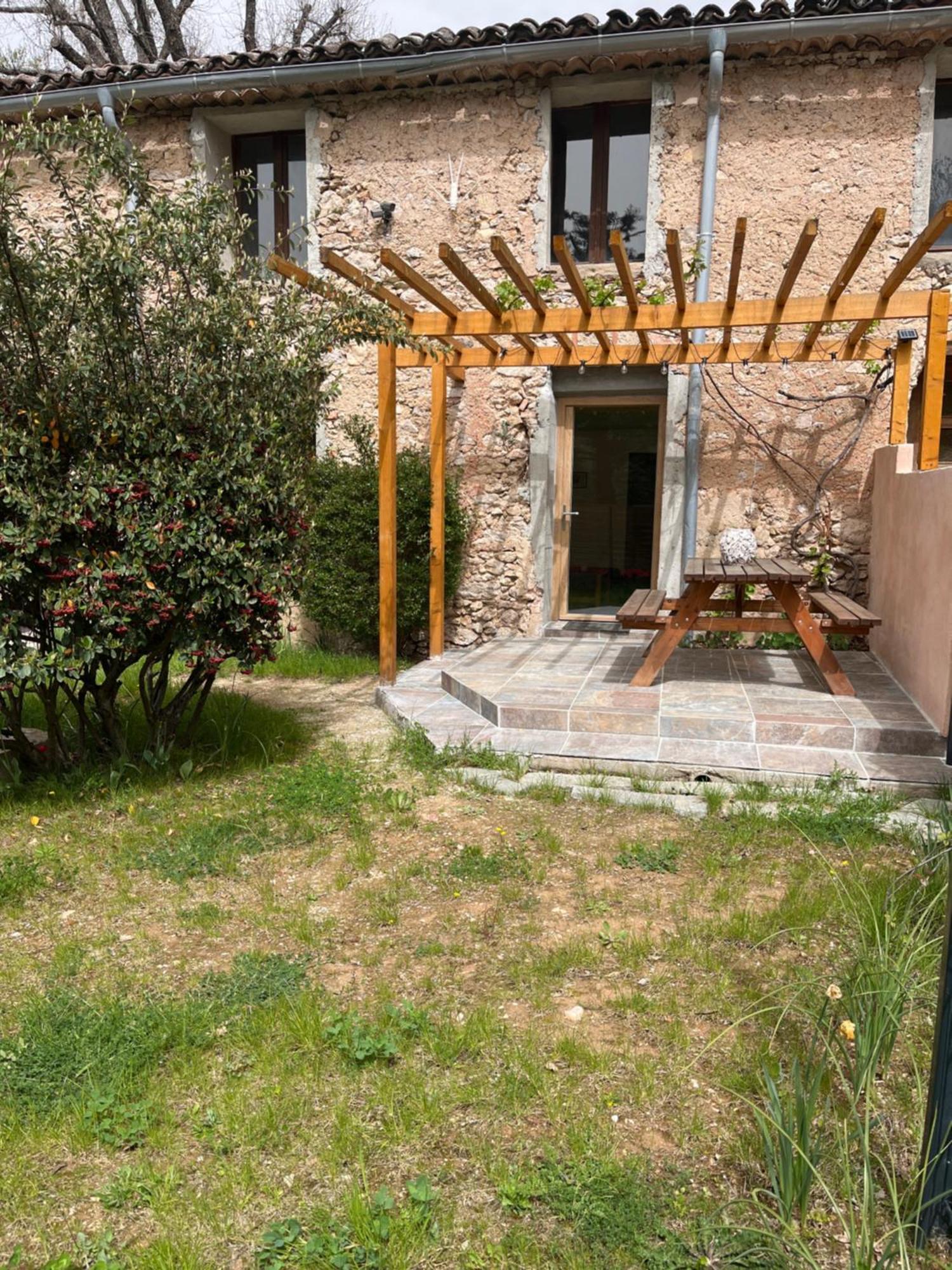 La Bastide Aux Iris - Les Capucines Apartment Villecroze Bagian luar foto