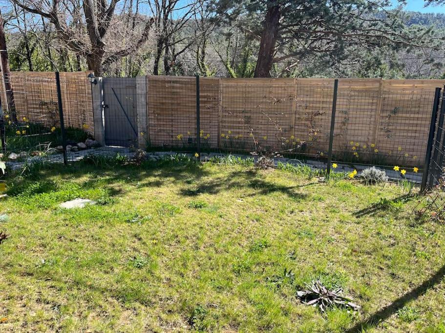La Bastide Aux Iris - Les Capucines Apartment Villecroze Bagian luar foto